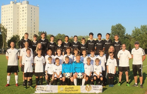 E1C2 Mannschaftsfoto mit Sponsoren 500x320